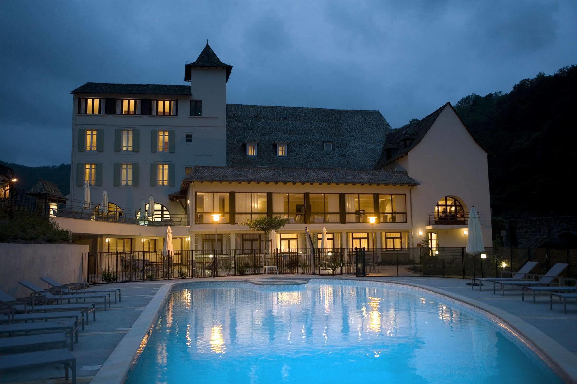 La Riviere Hotel
