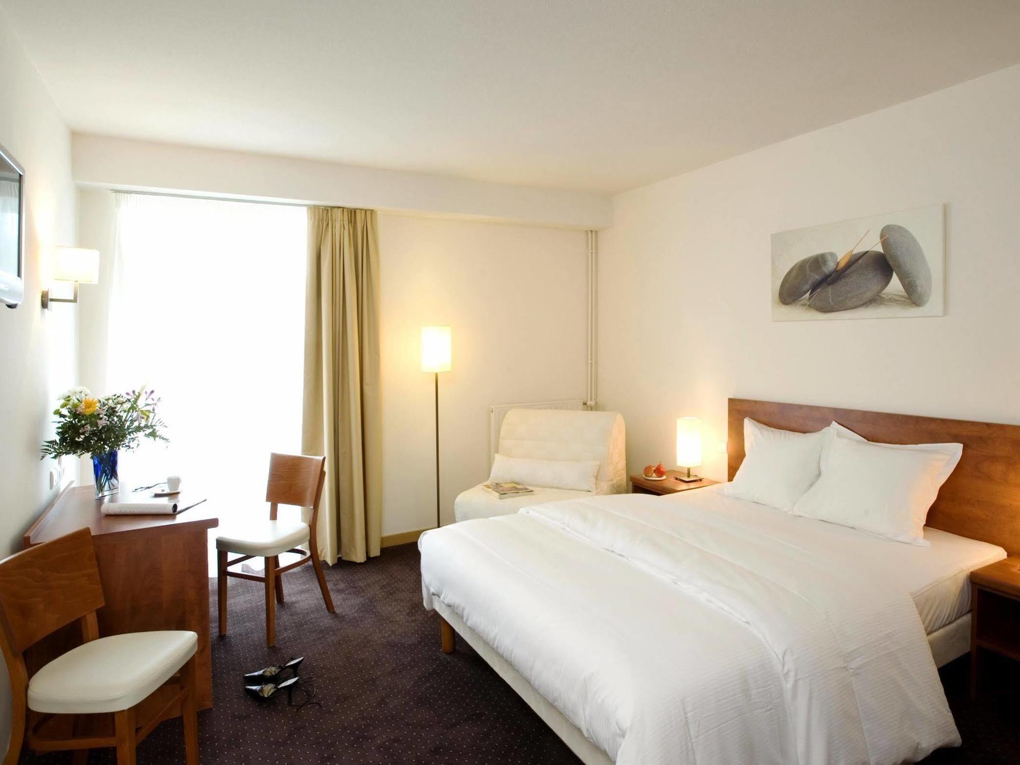 Hotel La Riviere 3*